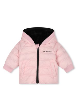 Giacca piumino rosa con fodera nera nel cappuccio, dotata di zip frontale, polsini a coste, motivo quilted diagonale e logo del marchio sul petto.