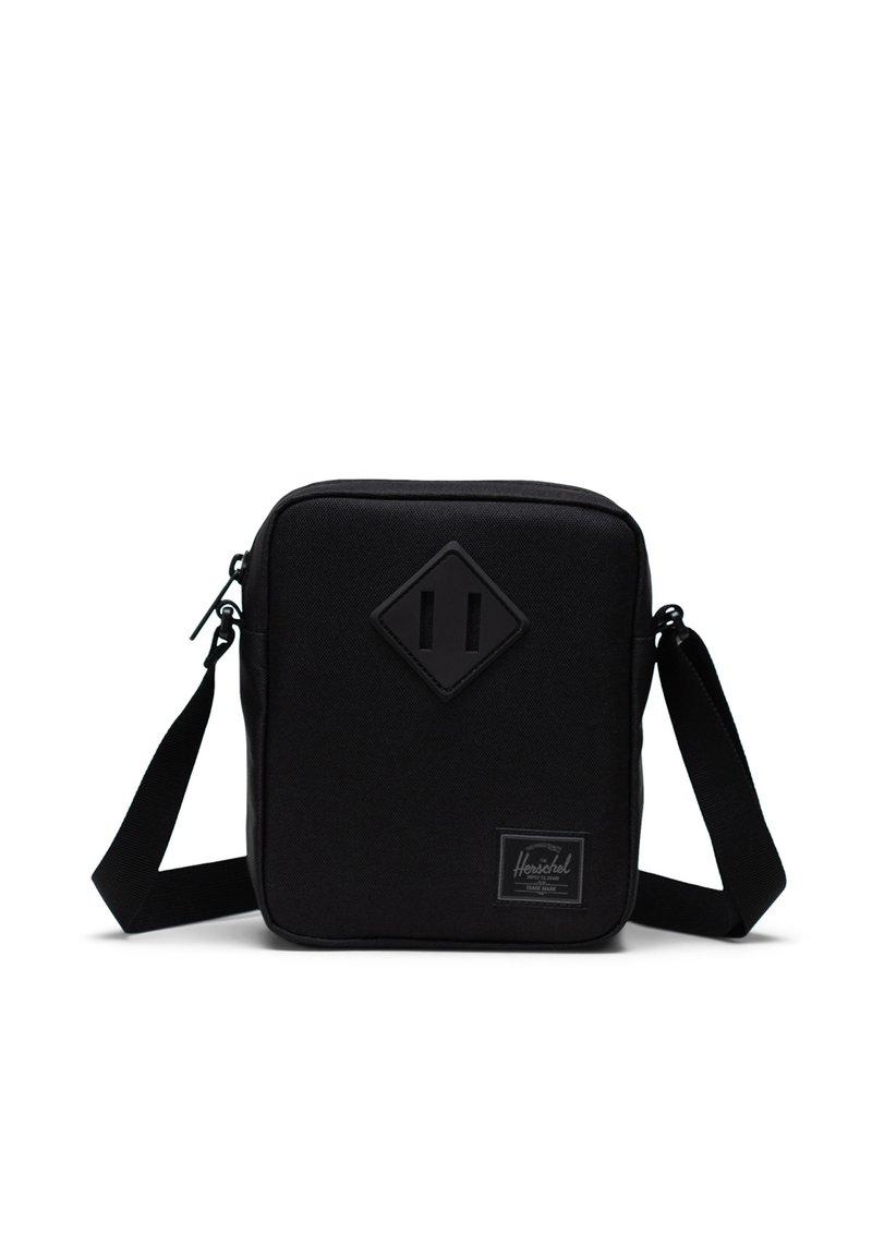 Borsa a tracolla nera con un tessuto resistente, caratterizzata da una superficie testurizzata, tracolla regolabile e un logo a forma di diamante sulla parte anteriore.
