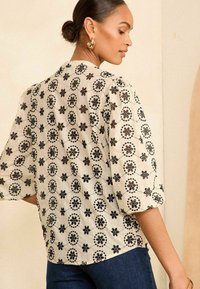 Love & Roses V NECK BRODERIE  - REGULAR FIT - Blúzka - black white