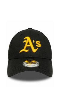 Gorra de béisbol ajustable negra con un logotipo bordado amarillo "A's" en la parte frontal. Cuenta con un visera curvada y tela texturizada.