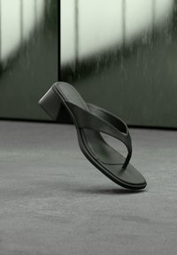 Επιλέχθηκε, black