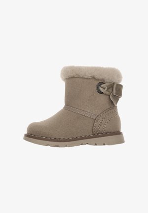 Bottine beige en daim avec col en fourrure douce, nœud décoratif sur le côté et semelle en caoutchouc cousue pour l’hiver.