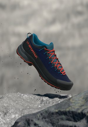 TX4 EVO - Vaelluskengät - deep sea/cherry tomato