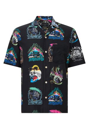 Camisa negra de manga corta con estampados gráficos coloridos, incluyendo calaveras y animales, con bolsillo en el pecho y cierre de botones.