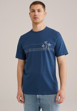 Mørkeblå bomulds T-shirt med korte ærmer, prydet med hvid palmebroderi og buet linje design hen over brystet.