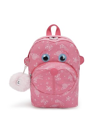 Lyserød børne rygsæk med hvide stjerner og kattemønstre, store googly øjne, en frontlomme med lynlås og en fluffy lyserød pom-pom nøglering, der er fastgjort.