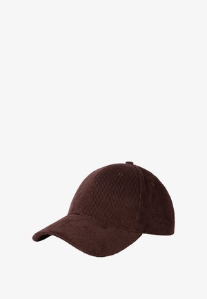 Brązowa czapka baseballowa z korduroyu z zakrzywionym daszkiem, teksturowana tkanina, sześciopanelowa konstrukcja i przeszywane otwory wentylacyjne.