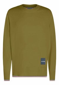 Maglione lavorato a maglia verde oliva con scollatura a girocollo, polsini a costine e orlo a righe orizzontali. Presenta un'etichetta blu con la scritta "HILFIGER."