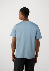 Jack & Jones JJCYBER TEE CREW NECK 5 PACK - Print T-shirt - mountain spring/white/black