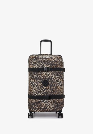 Rollenreisetasche mit Leopardenmuster, schwarzen Riemen und einem runden Logo. Das Material ist strapazierfähig und die Räder sind glatt für einen einfachen Transport.