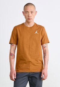 Jordan JUMPMAN CREW - Basic póló - desert bronze/white