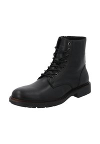 Bota de cuero negro con puntera redonda, seis ojetes para los cordones, cuello acolchado y una suela texturizada. Presenta una sutil marca en el costado.