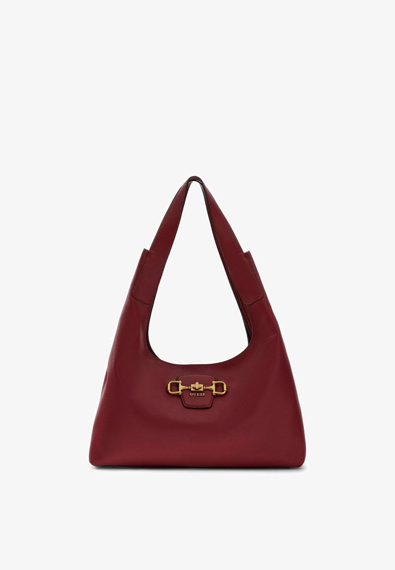 Sac à épaule en cuir rouge foncé avec une seule bandoulière et une quincaillerie métal doré portant le logo Guess au centre devant.