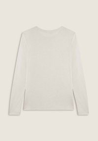 Camicia a maniche lunghe in cotone off-white. Design semplice con colletto a girocollo e fessure laterali sull'orlo per un fit leggermente rilassato. Texture morbida.