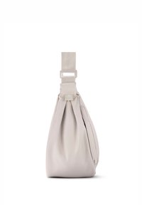 Borsa grigia chiara con una finitura texturizzata, dotata di una larga tracolla e un design arricciato. Forma compatta con un'estetica minimalista e senza cuciture.