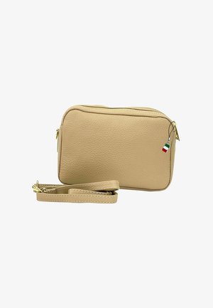 Beige leren schoudertas met een textuurovervlak, gouden rits en afneembare schouderband, voorzien van een klein Italiaans vlaggetje als detail.