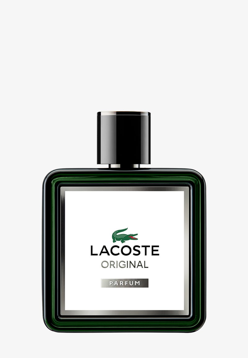 Flacon de parfum en verre carré avec un motif vert et noir. Présente une étiquette argentée avec le texte "LACOSTE ORIGINAL PARFUM" et un bouchon noir.
