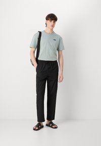 Calvin Klein COMFORT FIT - Camiseta básica - slate gray