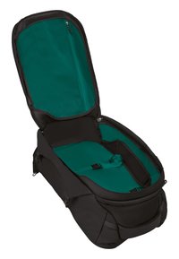 Sac à dos noir avec un intérieur vert et une poche en maille. Il dispose de bretelles réglables et d'une ouverture zippée pour un accès facile. Matériau durable.