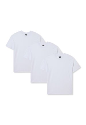 Tre t-shirt bianche semplici in cotone. Maniche corte, scollo rotondo e taglio dritto. Nessun motivo o grafica visibili.