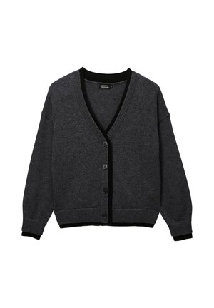 Cardigan gris foncé avec un décolleté en V, bord noir au col et aux poignets, fermeture à boutons sur le devant et texture douce. Convient pour un port décontracté.