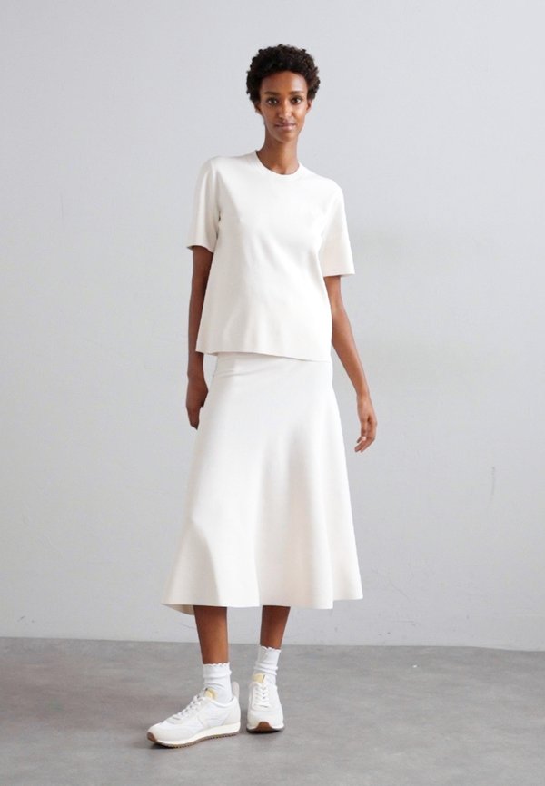 PHOEBE - Basic T-shirt3