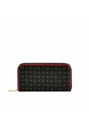 Portafoglio nero con un motivo a logo ripetuto in oro. Accenti rossi e chiusura con zip. Il materiale sembra texturizzato e resistente.