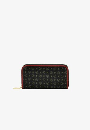 Portafoglio nero con un motivo a logo ripetuto in oro. Accenti rossi e chiusura con zip. Il materiale sembra texturizzato e resistente.