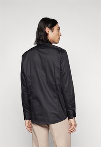 Kigili ADRIAN - Alkalmi ing - black