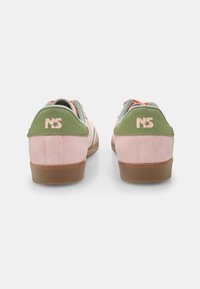 Bata Treniņu apavi - multicolor