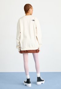 The North Face ESSENTIAL OVERSIZE CREW - Sweatshirt - white dune