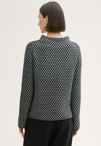 TOM TAILOR MIT STEHKRGEN - Strickpullover - black grey knit structure