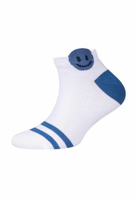 Biała skarpetka do kostki z dwoma niebieskimi paskami przy palcach, niebieskim piętą i niebieską buźką w pobliżu ściągacza.