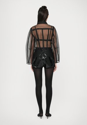 Classificação 14: Baum und Pferdgarten - BELOTTIE - Blusa com botões