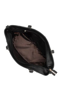 Borsa a mano in pelle nera con superficie testurizzata, finiture in tonalità oro, interno spazioso e fodera marrone con un motivo logo ripetuto.