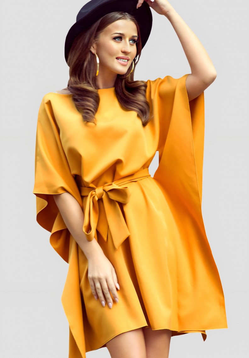 Chelsea Clark MINI SLEEVES LOOSE CUT - Denné šaty - yellow