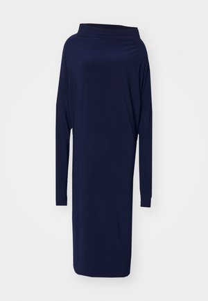 Rochie lungă bleumarin cu mânecă lungă și decolteu off-shoulder. Textură fină, până la genunchi, cu un croi lejer și confortabil.