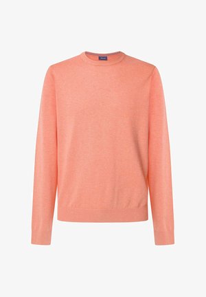 Suéter de cuello redondo color melocotón, tejido de punto con una textura suave, mangas largas y puños y dobladillo acanalados. Sin patrones ni adornos visibles.