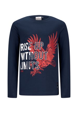 Chemise à manches longues bleu marine avec un graphisme d'aigle rouge et un texte blanc indiquant « Rise Up Without Limits » sur le devant.