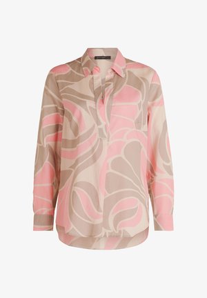 Bluzka z długim rękawem w jasnym beżu i delikatnym różu z płynącym, wirującym wzorem; posiada kołnierzyk oraz zapięcie na guziki.