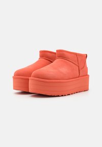 UGG CLASSIC ULTRA MINI PLATFORM - Ankelboots - vibrant coral