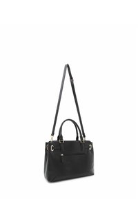 Sac à main en cuir noir avec une finition texturée, double poignée et une bandoulière amovible. Présente une poche zippée à l'avant et des accents de quincaillerie dorée.