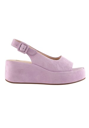 Sandalias de plataforma de ante lila con una correa trasera, puntera abierta y tacón ancho para mayor estabilidad. Cierre de hebilla en la correa.