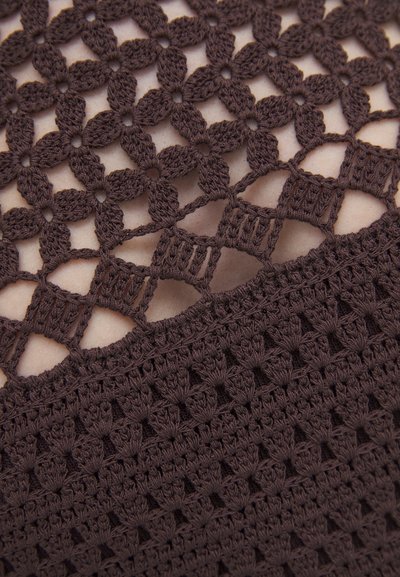 Claudie Pierlot ROBE LONGUE CROCHET - Pulóverruha - marron
