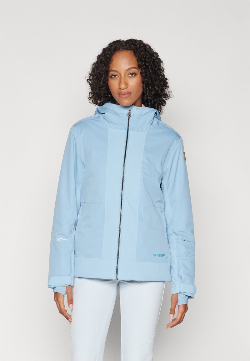 Hellblau isolierte Jacke mit Reißverschluss vorne, Kapuze und strukturierten Einsätzen. Mit Logostickerei und elastischen Bündchen. Glatte Materialoberfläche.