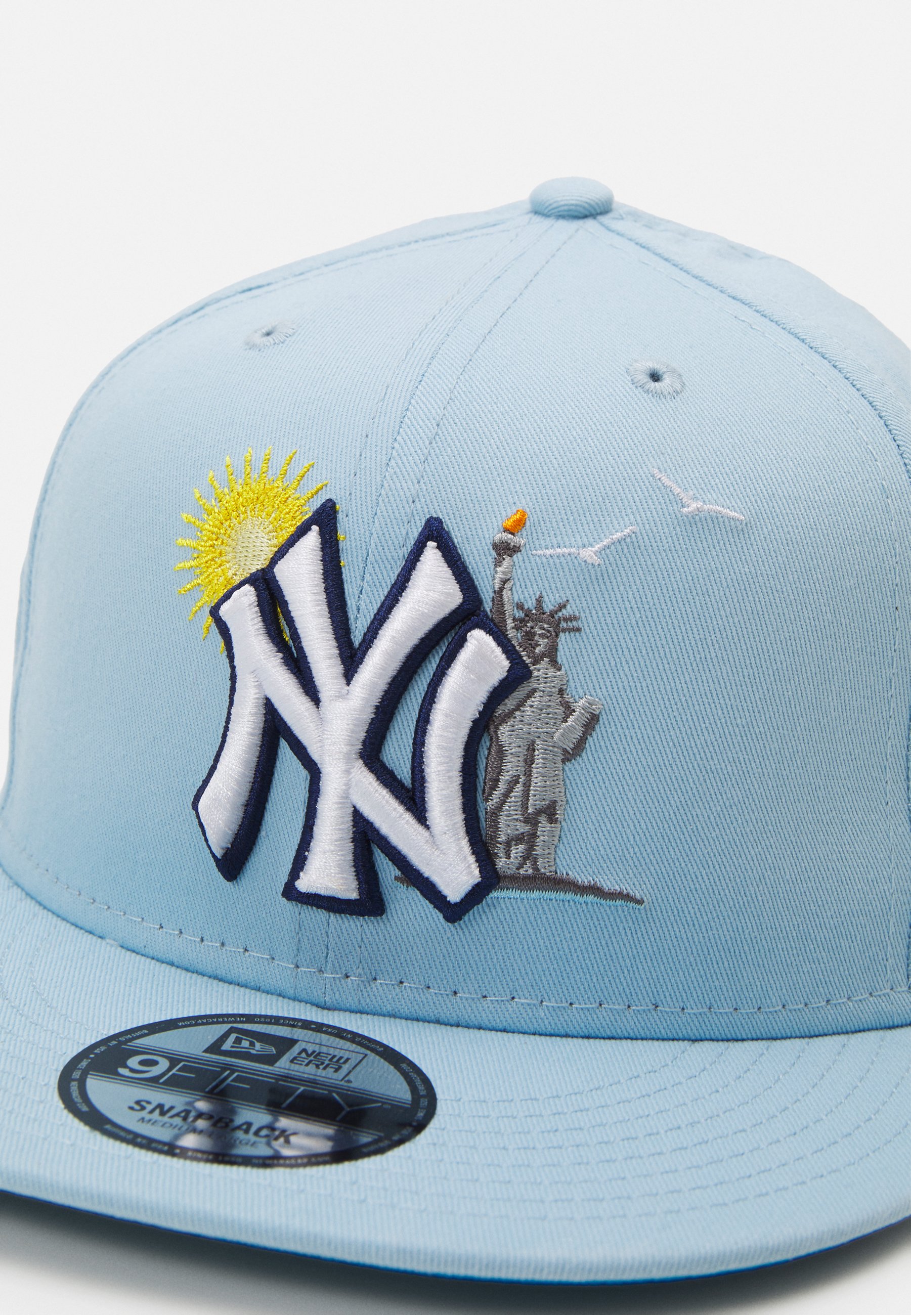 キャップ New Era Summer Washed Unstructured Ball Cap - Blue 9Forty MLB Summer AOP Yankees Cap by New Era --> Shop Hats