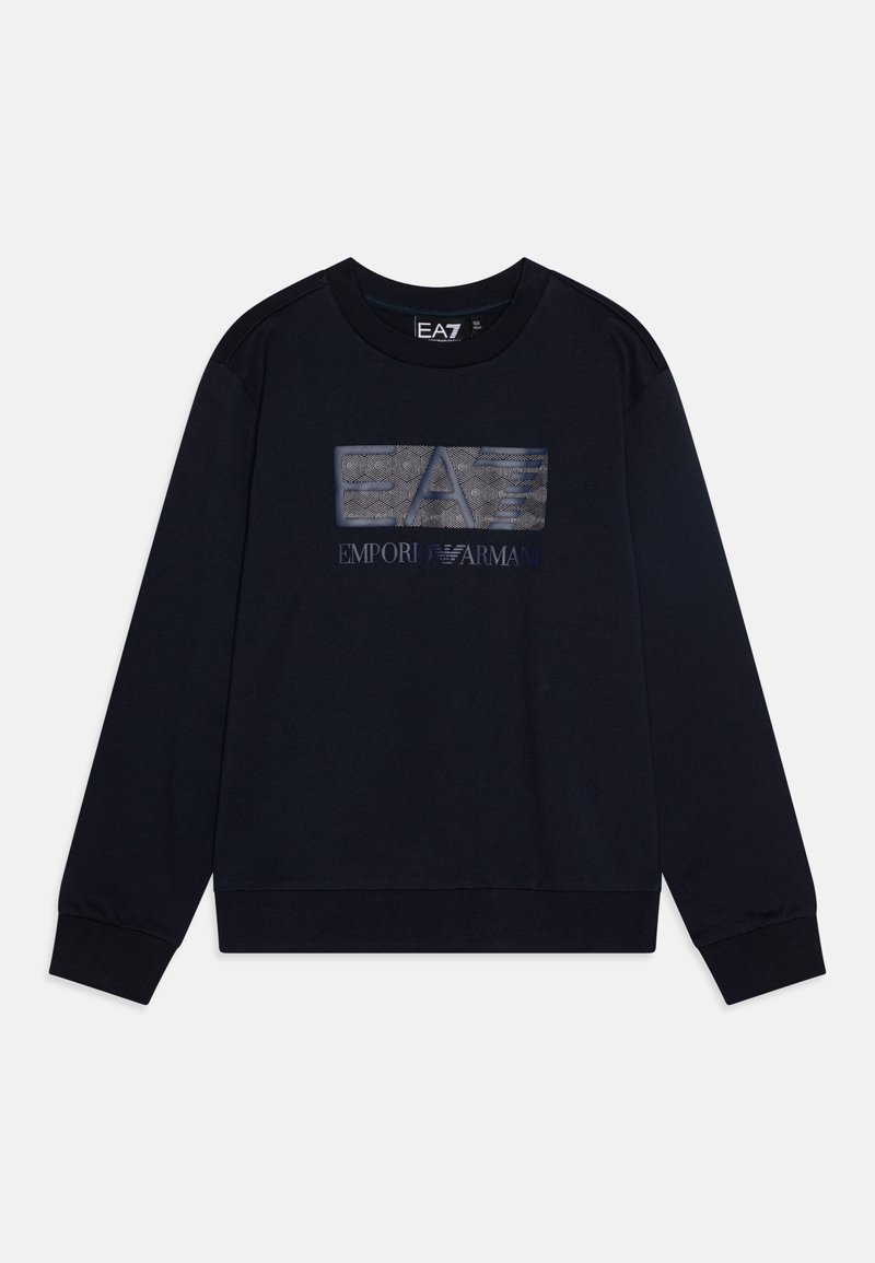 Sudadera de marina con mangas largas, puños y dobladillo acanalados. Presenta un gráfico de logotipo texturizado en gris, centrado en la parte delantera.