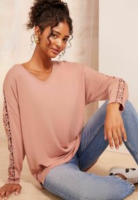 Friends Like These V NECK - Hosszú ujjú felső - beige crochet