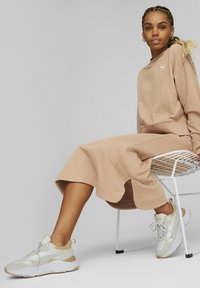 Puma CASSIA MIX  FÜR DAMEN - Sporta apavi - white vapor gray granola