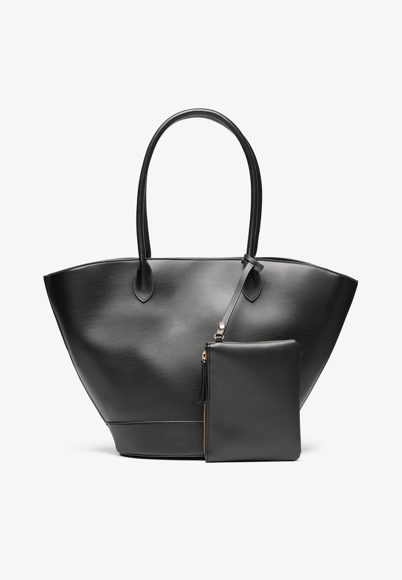Bolsa tote de pele sintética preta com textura suave, forma larga e alças longas. Inclui um pequeno estojo com fecho éclair destacável.